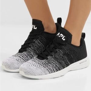 Women’s APL’s size 7